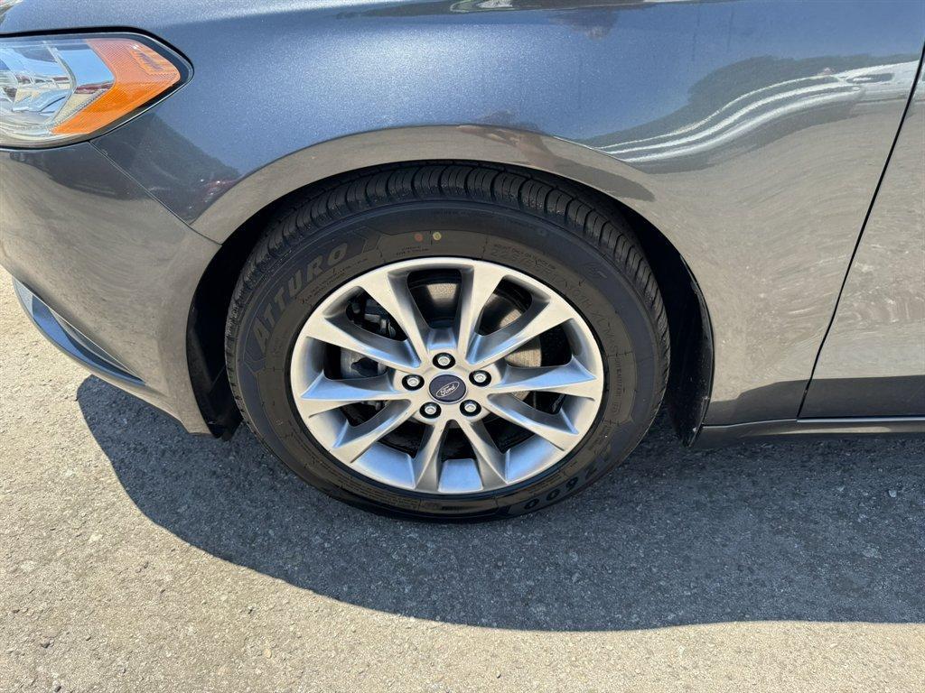 2017 Grey /Black Ford Fusion (3FA6P0HDXHR) with an 1.5l I-4 DI Dohc Ecoboost engine, Automatic transmission, located at 745 East Steele Rd., West Columbia, SC, 29170, (803) 755-9148, 33.927212, -81.148483 - Photo#31