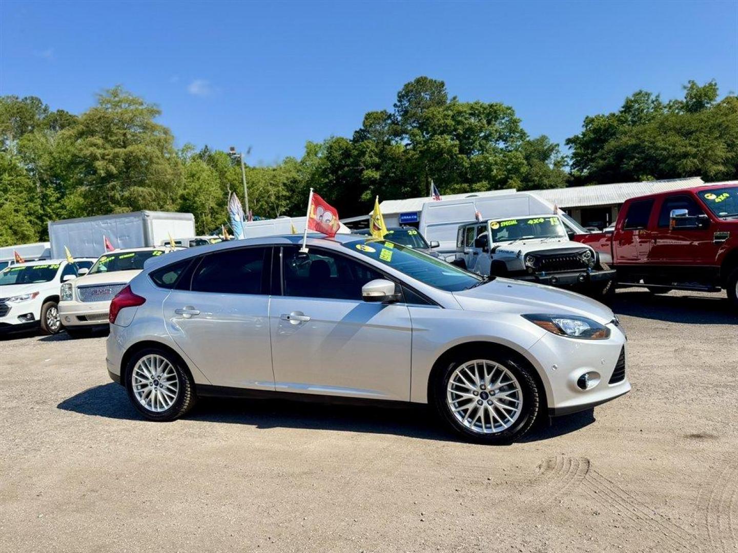 2013 Silver /Black Ford Focus (1FADP3N23DL) with an 2.0l I-4 DI TI-VCT 2.0l engine, Automatic transmission, located at 745 East Steele Rd., West Columbia, SC, 29170, (803) 755-9148, 33.927212, -81.148483 - Photo#2