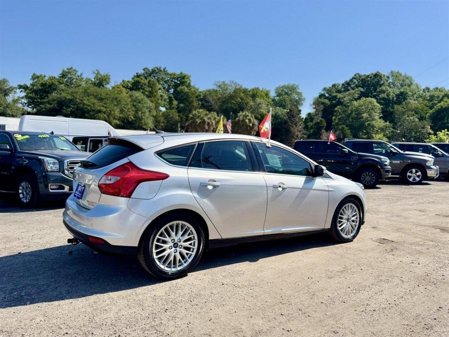 2013 Silver /Black Ford Focus (1FADP3N23DL) with an 2.0l I-4 DI TI-VCT 2.0l engine, Automatic transmission, located at 745 East Steele Rd., West Columbia, SC, 29170, (803) 755-9148, 33.927212, -81.148483 - Photo#3
