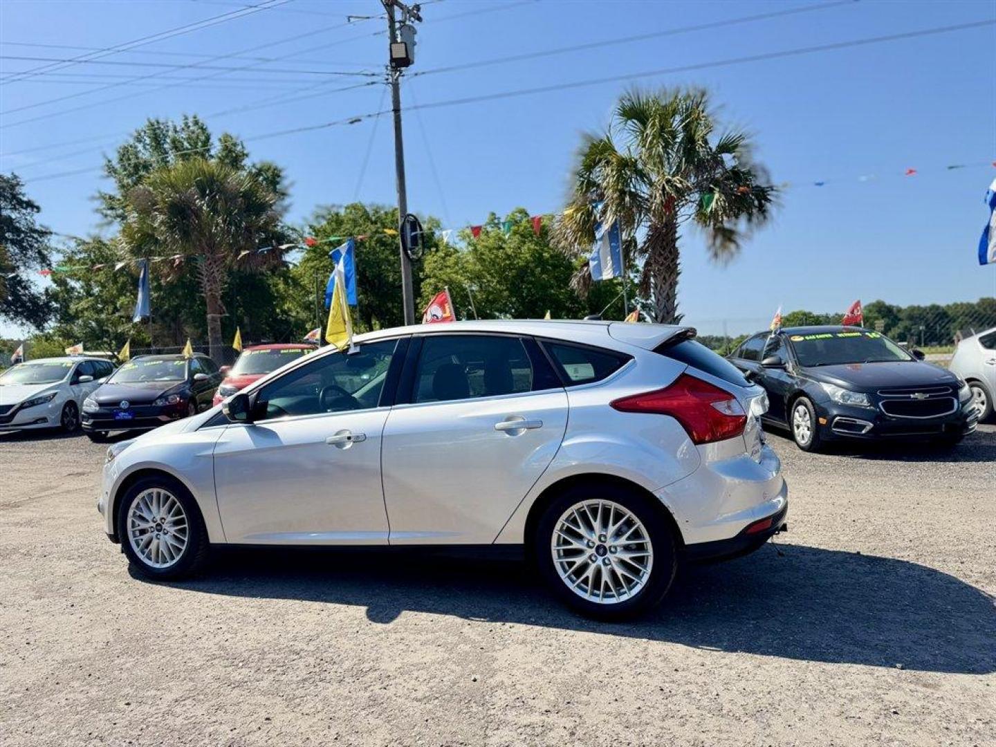 2013 Silver /Black Ford Focus (1FADP3N23DL) with an 2.0l I-4 DI TI-VCT 2.0l engine, Automatic transmission, located at 745 East Steele Rd., West Columbia, SC, 29170, (803) 755-9148, 33.927212, -81.148483 - Photo#5