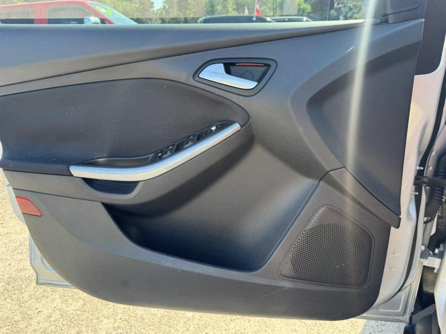 2013 Silver /Black Ford Focus (1FADP3N23DL) with an 2.0l I-4 DI TI-VCT 2.0l engine, Automatic transmission, located at 745 East Steele Rd., West Columbia, SC, 29170, (803) 755-9148, 33.927212, -81.148483 - Photo#16
