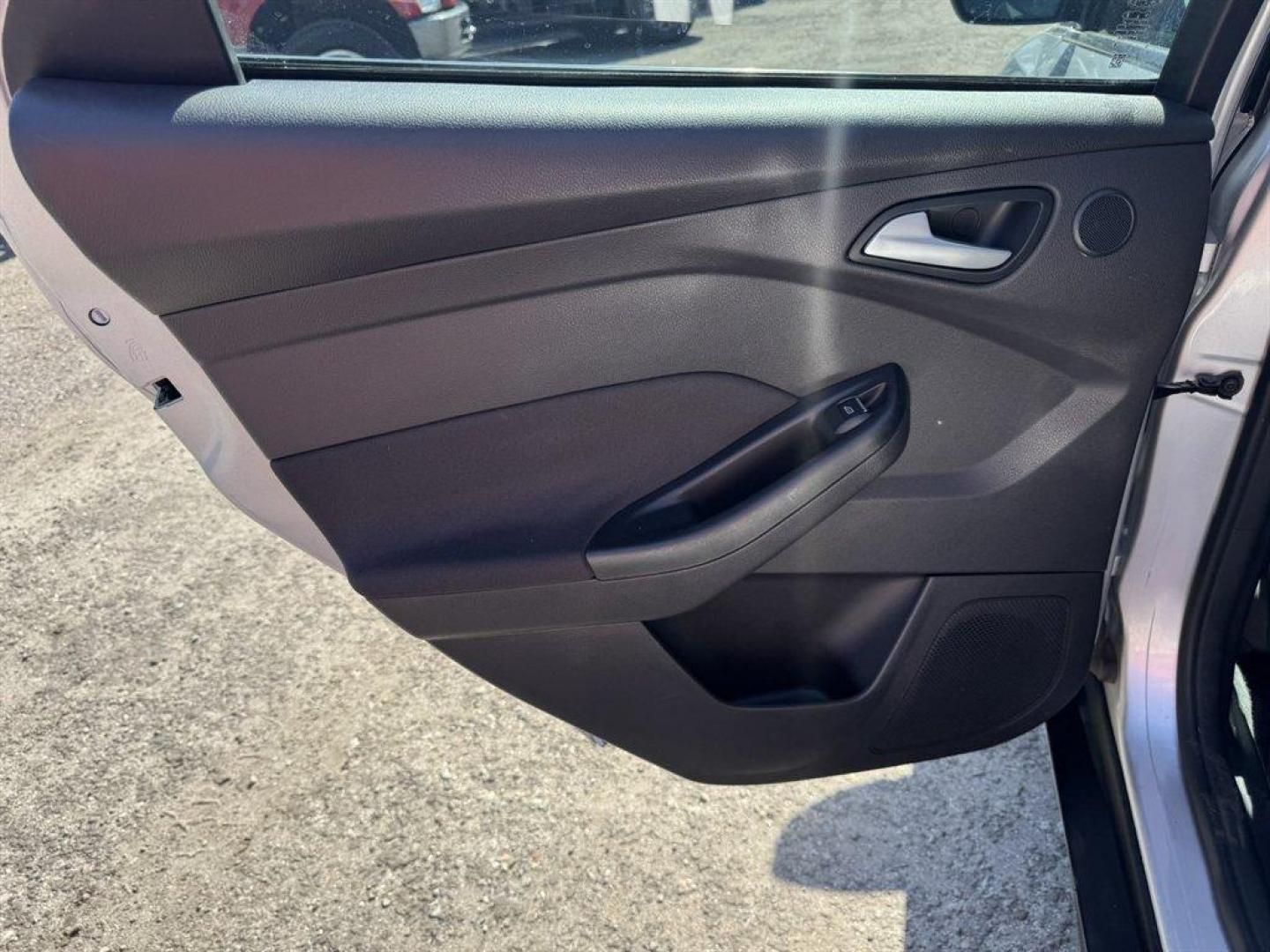 2013 Silver /Black Ford Focus (1FADP3N23DL) with an 2.0l I-4 DI TI-VCT 2.0l engine, Automatic transmission, located at 745 East Steele Rd., West Columbia, SC, 29170, (803) 755-9148, 33.927212, -81.148483 - Photo#19