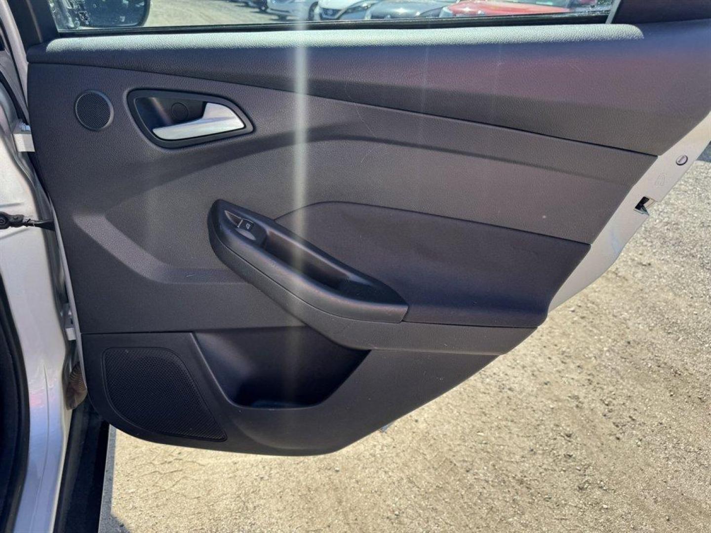 2013 Silver /Black Ford Focus (1FADP3N23DL) with an 2.0l I-4 DI TI-VCT 2.0l engine, Automatic transmission, located at 745 East Steele Rd., West Columbia, SC, 29170, (803) 755-9148, 33.927212, -81.148483 - Photo#21