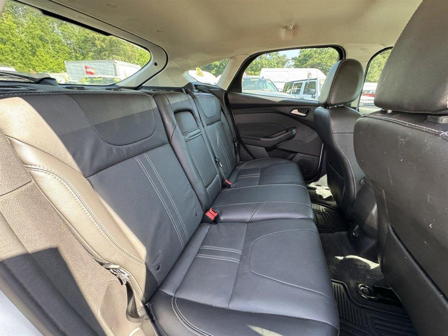 2013 Silver /Black Ford Focus (1FADP3N23DL) with an 2.0l I-4 DI TI-VCT 2.0l engine, Automatic transmission, located at 745 East Steele Rd., West Columbia, SC, 29170, (803) 755-9148, 33.927212, -81.148483 - Photo#22