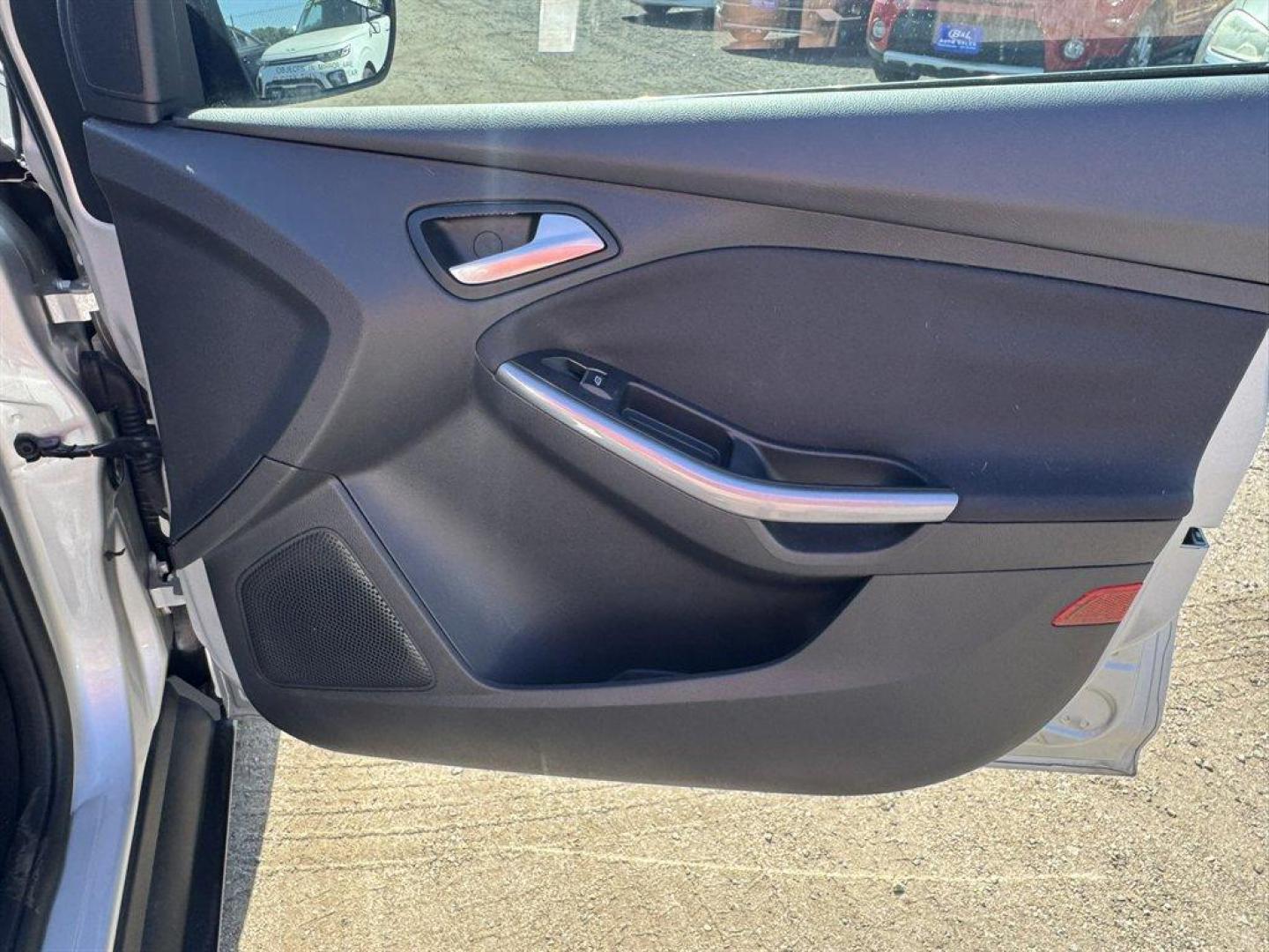2013 Silver /Black Ford Focus (1FADP3N23DL) with an 2.0l I-4 DI TI-VCT 2.0l engine, Automatic transmission, located at 745 East Steele Rd., West Columbia, SC, 29170, (803) 755-9148, 33.927212, -81.148483 - Photo#23