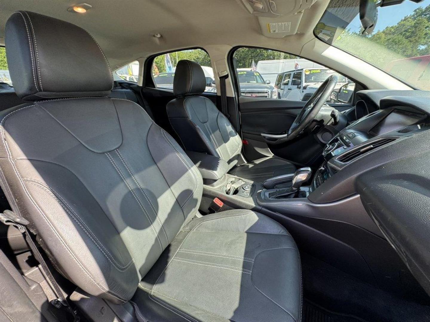 2013 Silver /Black Ford Focus (1FADP3N23DL) with an 2.0l I-4 DI TI-VCT 2.0l engine, Automatic transmission, located at 745 East Steele Rd., West Columbia, SC, 29170, (803) 755-9148, 33.927212, -81.148483 - Photo#24