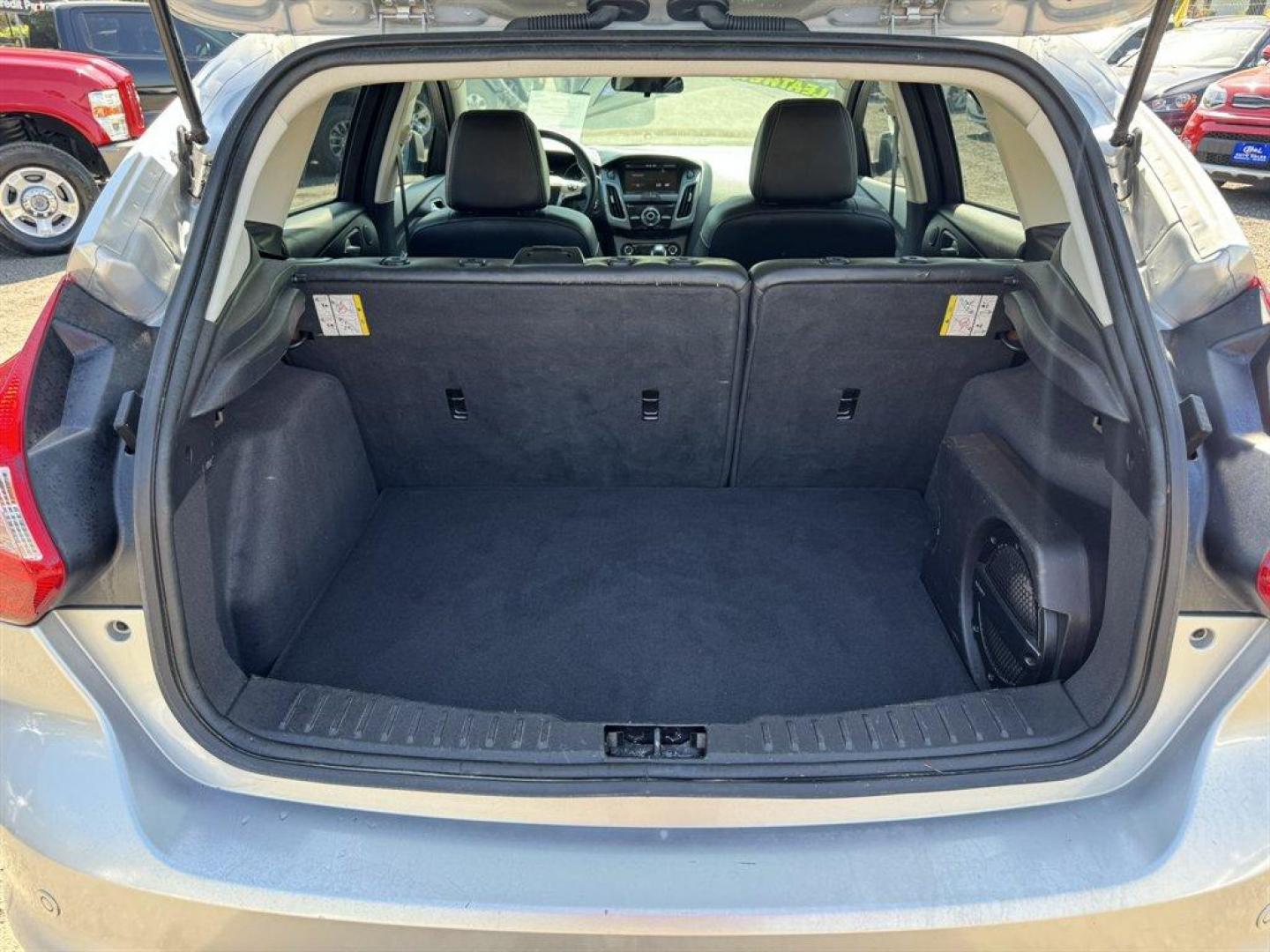 2013 Silver /Black Ford Focus (1FADP3N23DL) with an 2.0l I-4 DI TI-VCT 2.0l engine, Automatic transmission, located at 745 East Steele Rd., West Columbia, SC, 29170, (803) 755-9148, 33.927212, -81.148483 - Photo#25