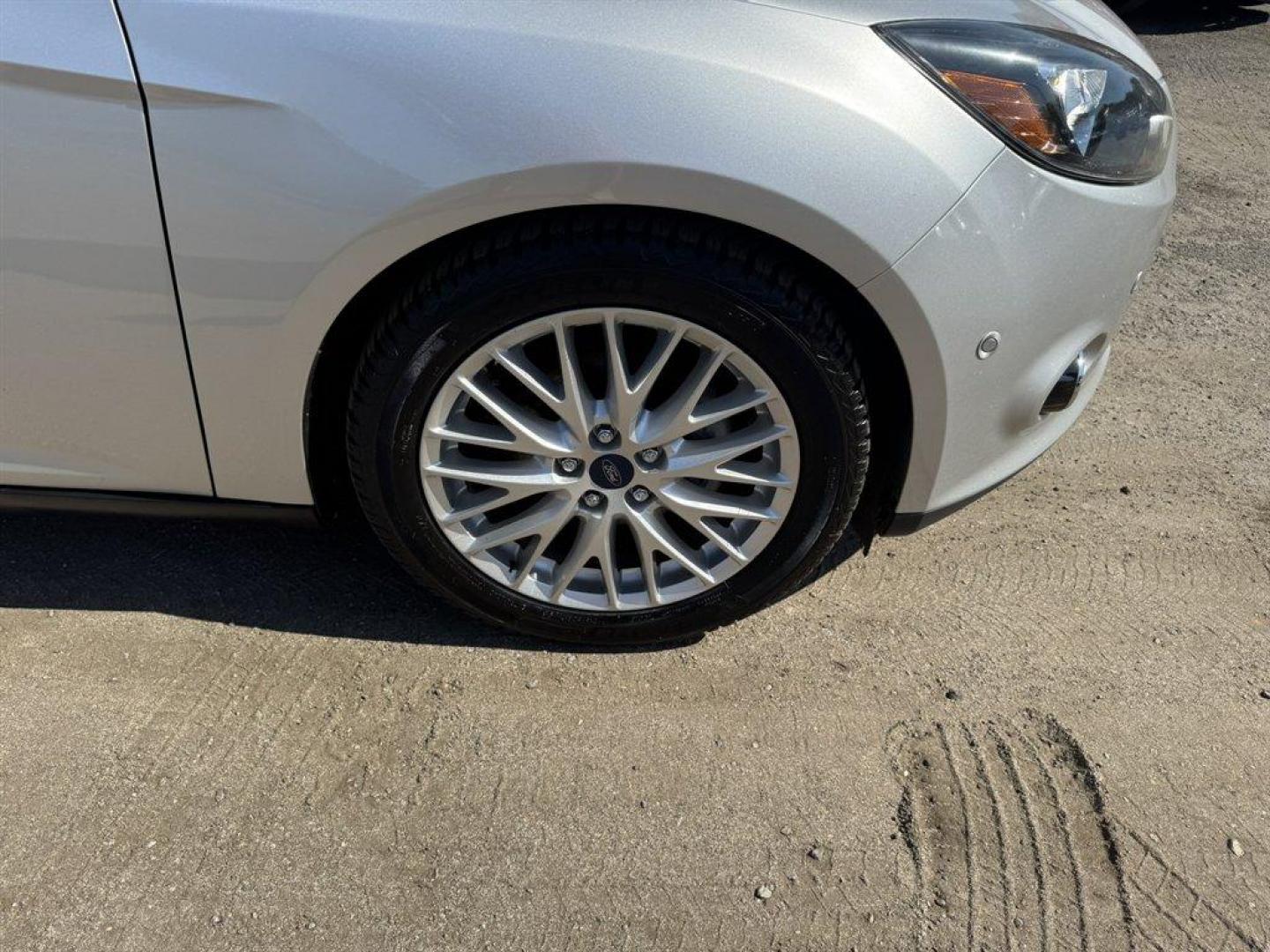 2013 Silver /Black Ford Focus (1FADP3N23DL) with an 2.0l I-4 DI TI-VCT 2.0l engine, Automatic transmission, located at 745 East Steele Rd., West Columbia, SC, 29170, (803) 755-9148, 33.927212, -81.148483 - Photo#27
