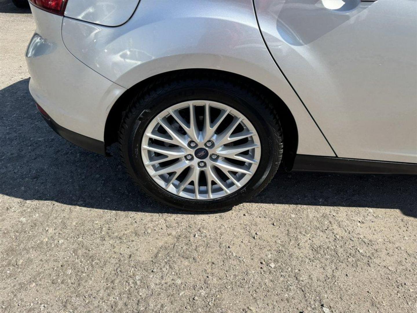 2013 Silver /Black Ford Focus (1FADP3N23DL) with an 2.0l I-4 DI TI-VCT 2.0l engine, Automatic transmission, located at 745 East Steele Rd., West Columbia, SC, 29170, (803) 755-9148, 33.927212, -81.148483 - Photo#28