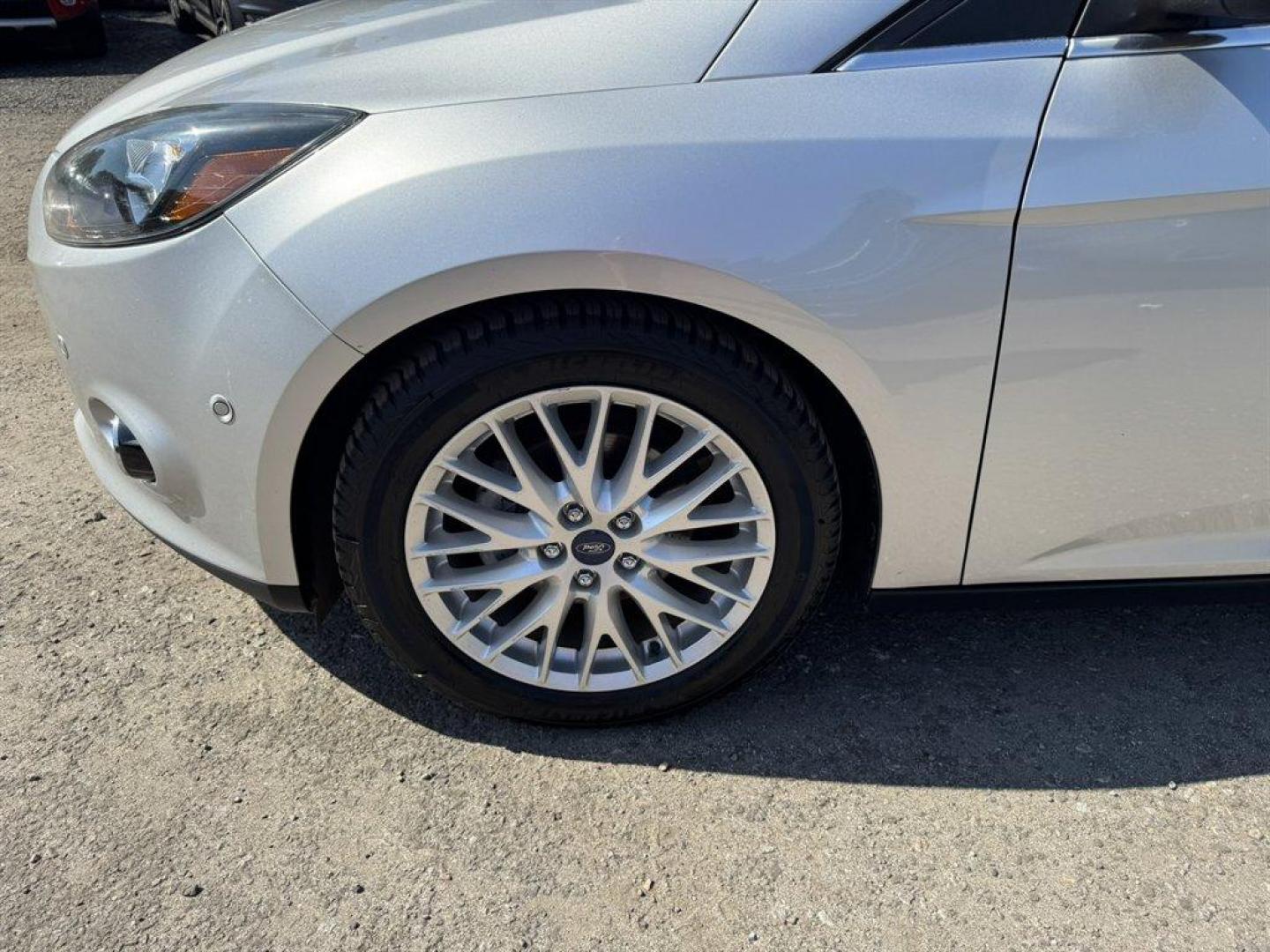 2013 Silver /Black Ford Focus (1FADP3N23DL) with an 2.0l I-4 DI TI-VCT 2.0l engine, Automatic transmission, located at 745 East Steele Rd., West Columbia, SC, 29170, (803) 755-9148, 33.927212, -81.148483 - Photo#30