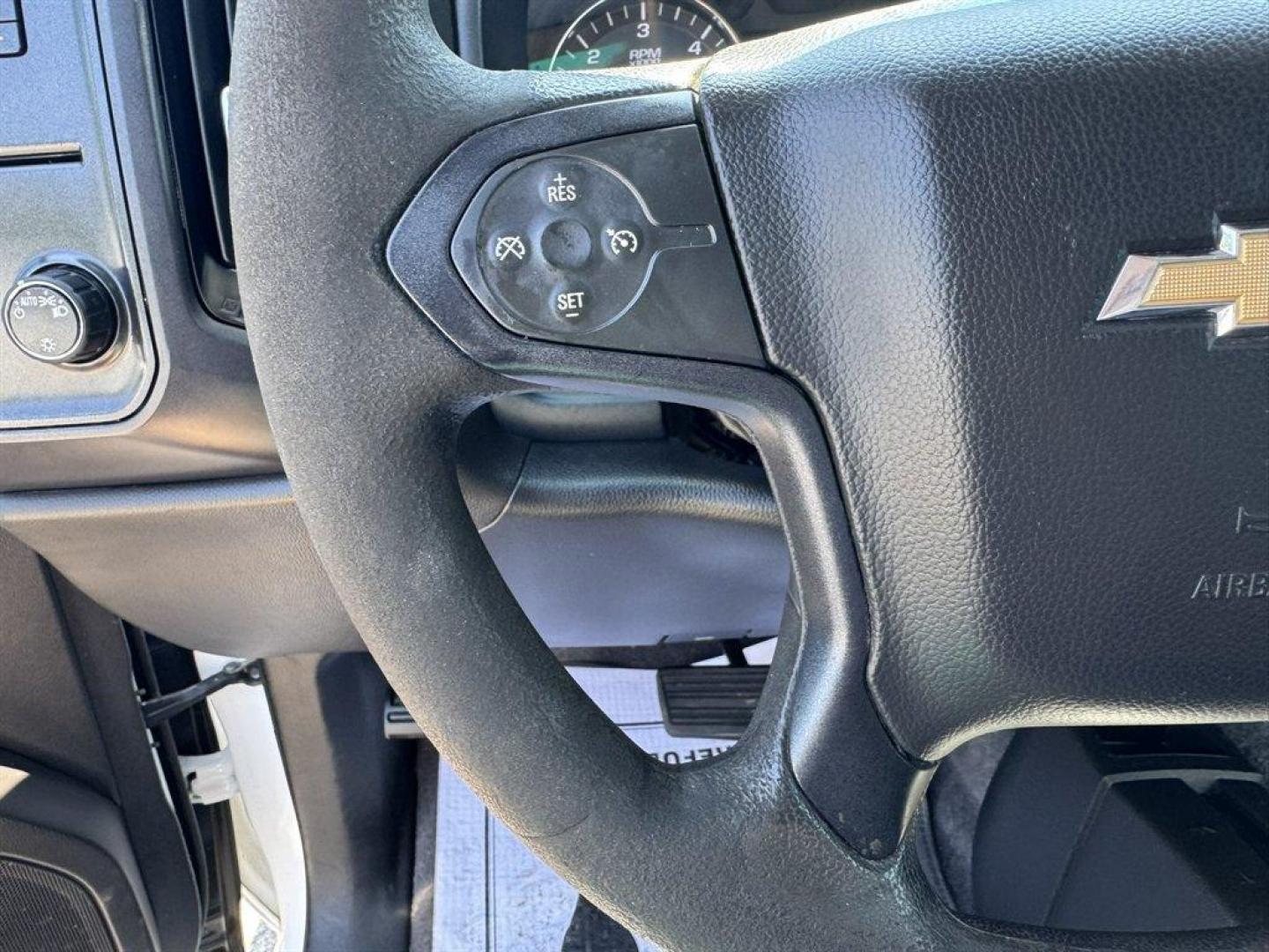 2018 White /Grey Chevrolet Silverado 2500 (1GC1KUEG6JF) with an 6.0l V8 SFI OHV VVT Flex engine, Automatic transmission, located at 745 East Steele Rd., West Columbia, SC, 29170, (803) 755-9148, 33.927212, -81.148483- Photo#8