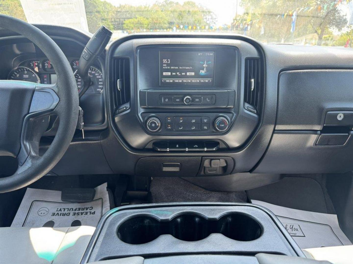 2018 White /Grey Chevrolet Silverado 2500 (1GC1KUEG6JF) with an 6.0l V8 SFI OHV VVT Flex engine, Automatic transmission, located at 745 East Steele Rd., West Columbia, SC, 29170, (803) 755-9148, 33.927212, -81.148483- Photo#10