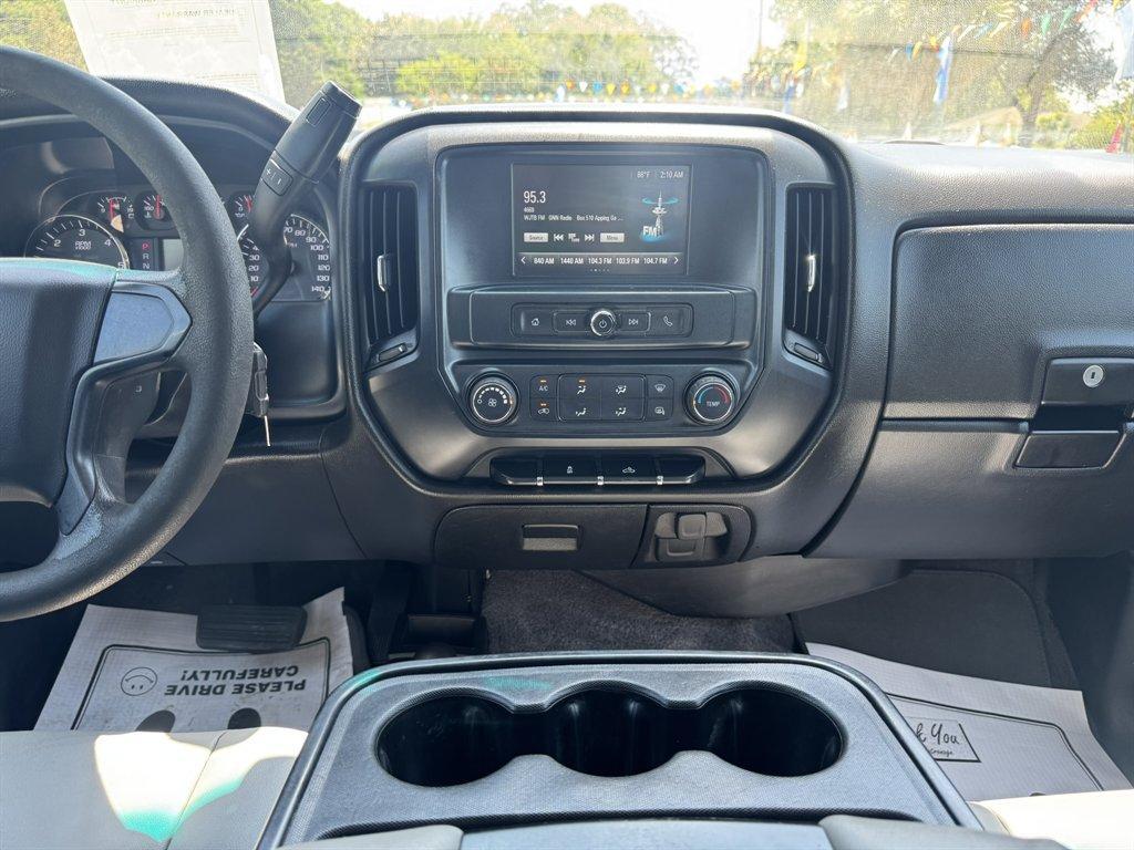 2018 White /Grey Chevrolet Silverado 2500 (1GC1KUEG6JF) with an 6.0l V8 SFI OHV VVT Flex engine, Automatic transmission, located at 745 East Steele Rd., West Columbia, SC, 29170, (803) 755-9148, 33.927212, -81.148483 - Photo#10