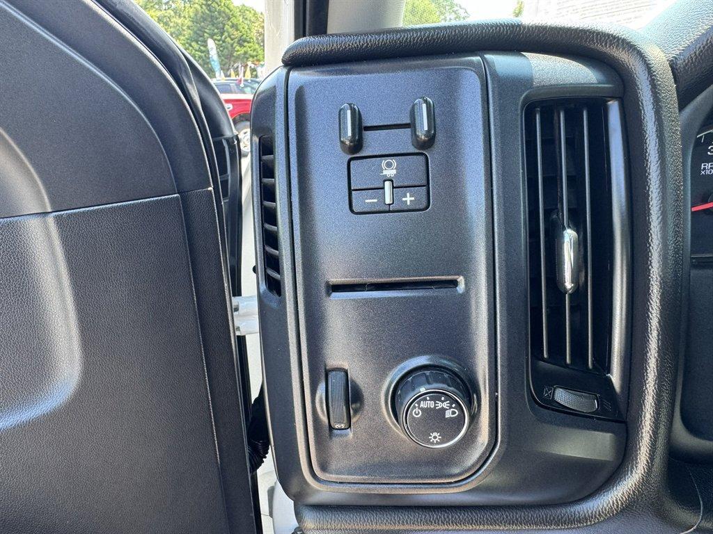 2018 White /Grey Chevrolet Silverado 2500 (1GC1KUEG6JF) with an 6.0l V8 SFI OHV VVT Flex engine, Automatic transmission, located at 745 East Steele Rd., West Columbia, SC, 29170, (803) 755-9148, 33.927212, -81.148483 - Photo#14