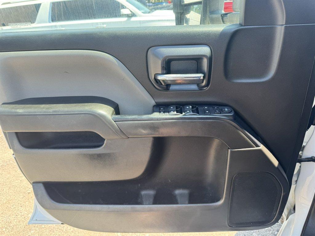 2018 White /Grey Chevrolet Silverado 2500 (1GC1KUEG6JF) with an 6.0l V8 SFI OHV VVT Flex engine, Automatic transmission, located at 745 East Steele Rd., West Columbia, SC, 29170, (803) 755-9148, 33.927212, -81.148483 - Photo#15