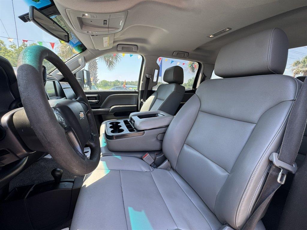 2018 White /Grey Chevrolet Silverado 2500 (1GC1KUEG6JF) with an 6.0l V8 SFI OHV VVT Flex engine, Automatic transmission, located at 745 East Steele Rd., West Columbia, SC, 29170, (803) 755-9148, 33.927212, -81.148483 - Photo#17