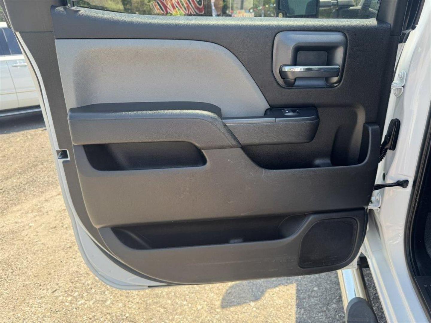 2018 White /Grey Chevrolet Silverado 2500 (1GC1KUEG6JF) with an 6.0l V8 SFI OHV VVT Flex engine, Automatic transmission, located at 745 East Steele Rd., West Columbia, SC, 29170, (803) 755-9148, 33.927212, -81.148483- Photo#18