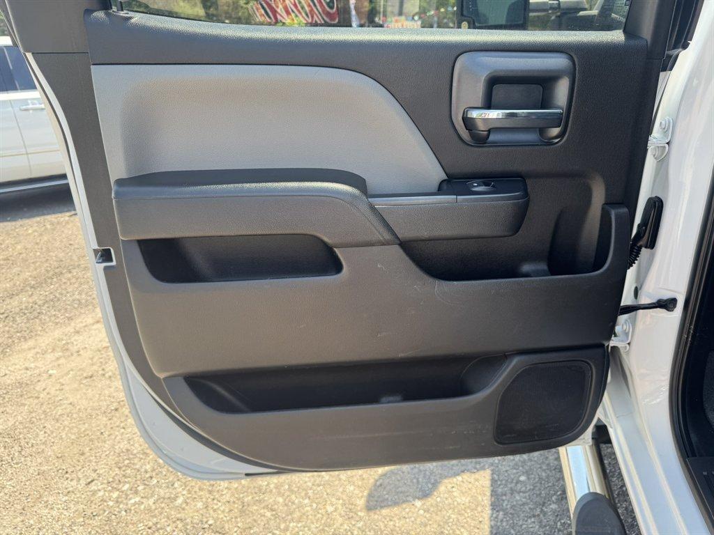 2018 White /Grey Chevrolet Silverado 2500 (1GC1KUEG6JF) with an 6.0l V8 SFI OHV VVT Flex engine, Automatic transmission, located at 745 East Steele Rd., West Columbia, SC, 29170, (803) 755-9148, 33.927212, -81.148483 - Photo#18