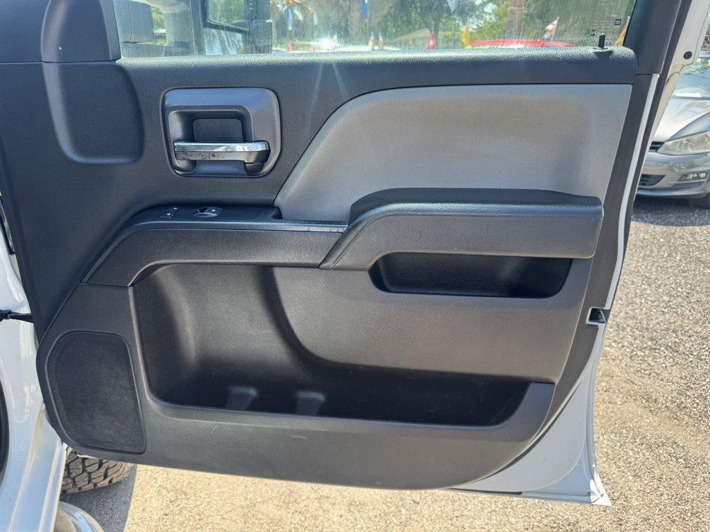 2018 White /Grey Chevrolet Silverado 2500 (1GC1KUEG6JF) with an 6.0l V8 SFI OHV VVT Flex engine, Automatic transmission, located at 745 East Steele Rd., West Columbia, SC, 29170, (803) 755-9148, 33.927212, -81.148483 - Photo#22