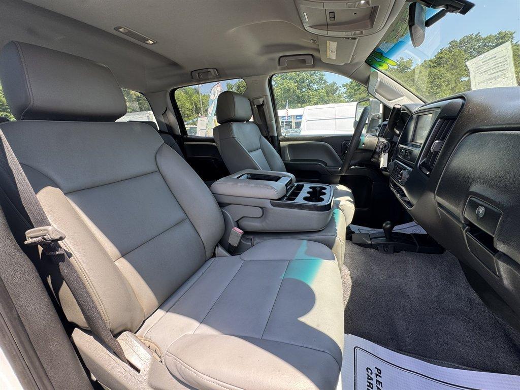 2018 White /Grey Chevrolet Silverado 2500 (1GC1KUEG6JF) with an 6.0l V8 SFI OHV VVT Flex engine, Automatic transmission, located at 745 East Steele Rd., West Columbia, SC, 29170, (803) 755-9148, 33.927212, -81.148483 - Photo#23