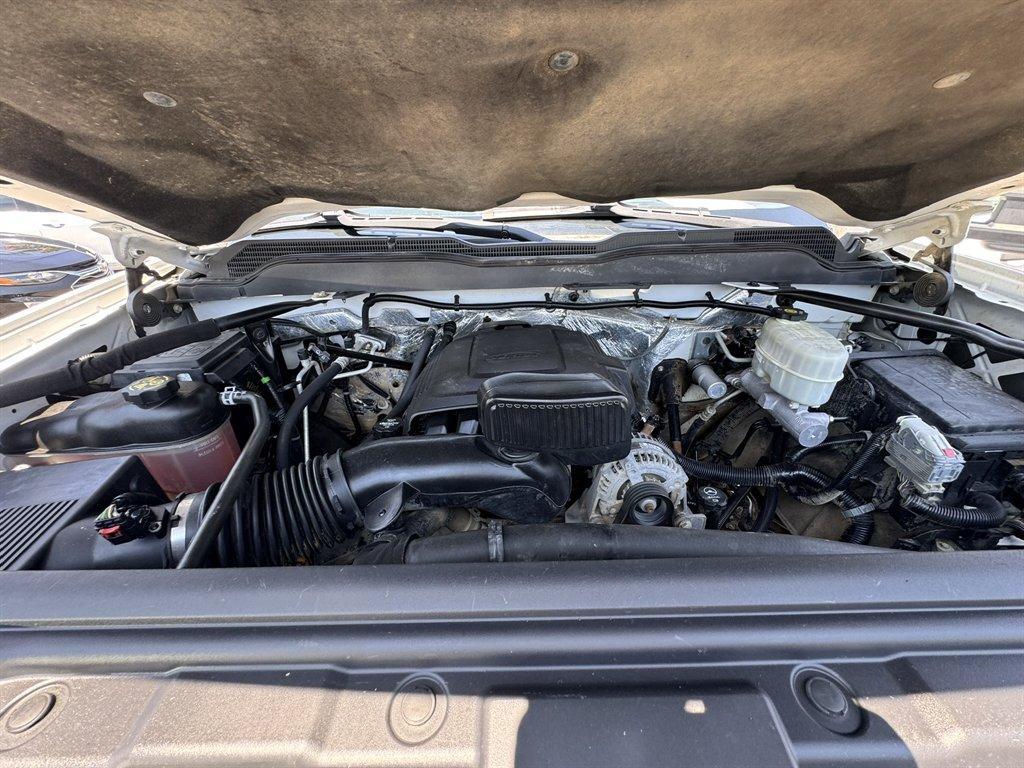 2018 White /Grey Chevrolet Silverado 2500 (1GC1KUEG6JF) with an 6.0l V8 SFI OHV VVT Flex engine, Automatic transmission, located at 745 East Steele Rd., West Columbia, SC, 29170, (803) 755-9148, 33.927212, -81.148483 - Photo#25