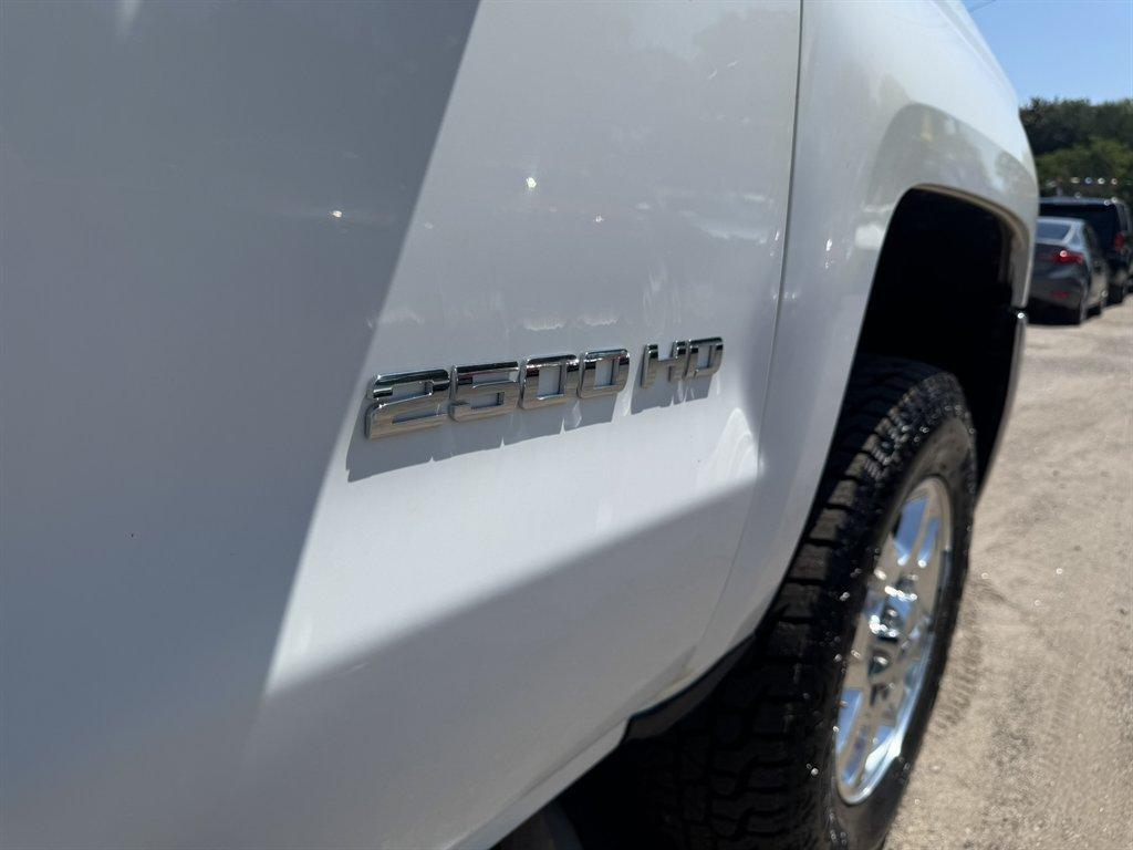 2018 White /Grey Chevrolet Silverado 2500 (1GC1KUEG6JF) with an 6.0l V8 SFI OHV VVT Flex engine, Automatic transmission, located at 745 East Steele Rd., West Columbia, SC, 29170, (803) 755-9148, 33.927212, -81.148483 - Photo#26