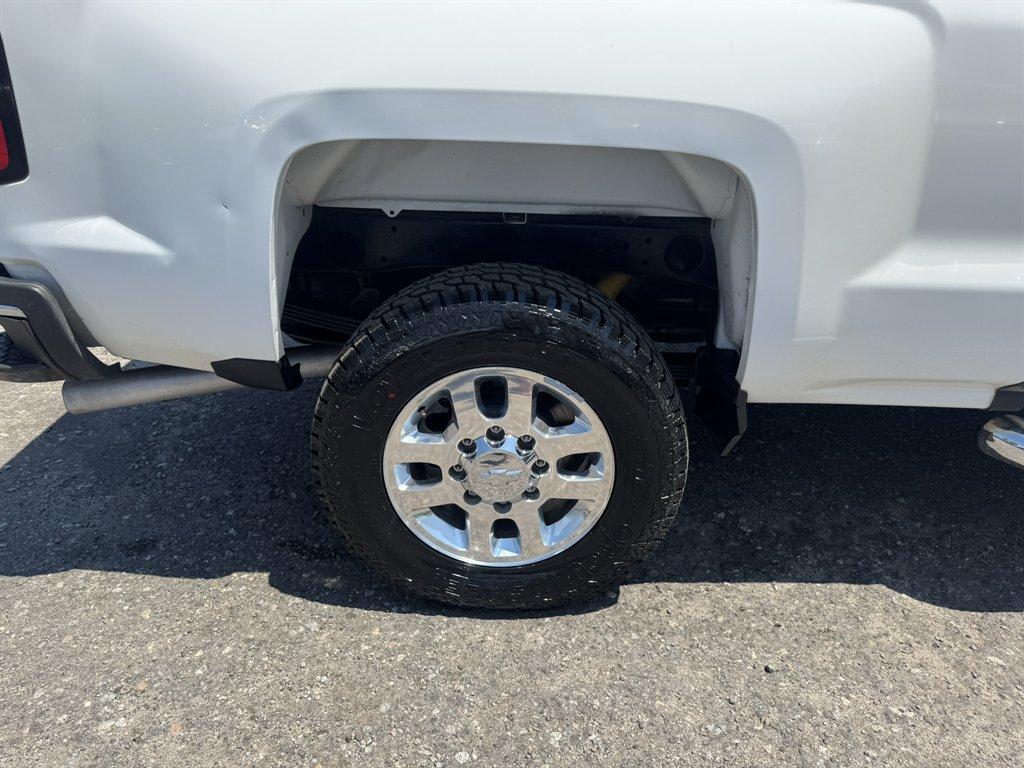 2018 White /Grey Chevrolet Silverado 2500 (1GC1KUEG6JF) with an 6.0l V8 SFI OHV VVT Flex engine, Automatic transmission, located at 745 East Steele Rd., West Columbia, SC, 29170, (803) 755-9148, 33.927212, -81.148483 - Photo#29