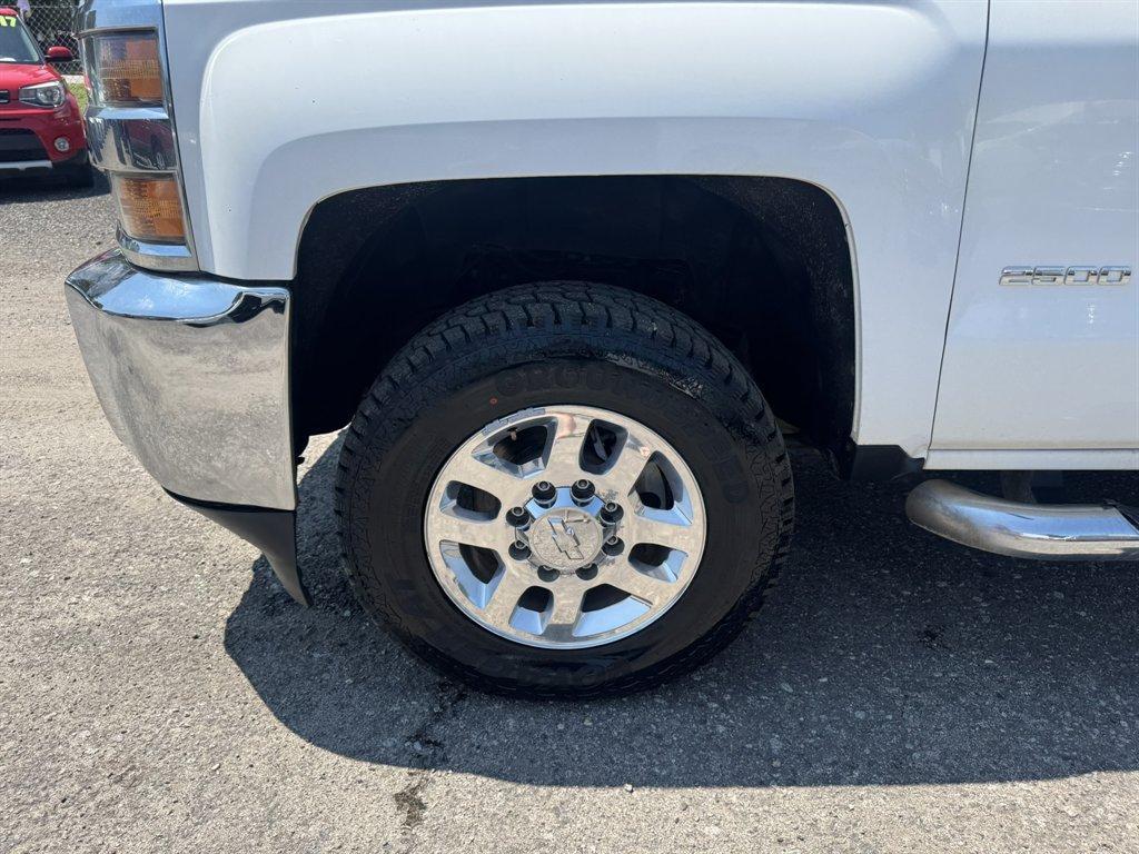 2018 White /Grey Chevrolet Silverado 2500 (1GC1KUEG6JF) with an 6.0l V8 SFI OHV VVT Flex engine, Automatic transmission, located at 745 East Steele Rd., West Columbia, SC, 29170, (803) 755-9148, 33.927212, -81.148483 - Photo#31