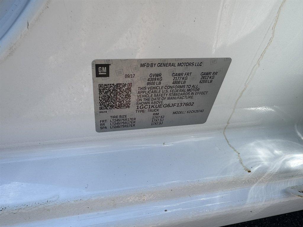 2018 White /Grey Chevrolet Silverado 2500 (1GC1KUEG6JF) with an 6.0l V8 SFI OHV VVT Flex engine, Automatic transmission, located at 745 East Steele Rd., West Columbia, SC, 29170, (803) 755-9148, 33.927212, -81.148483 - Photo#32