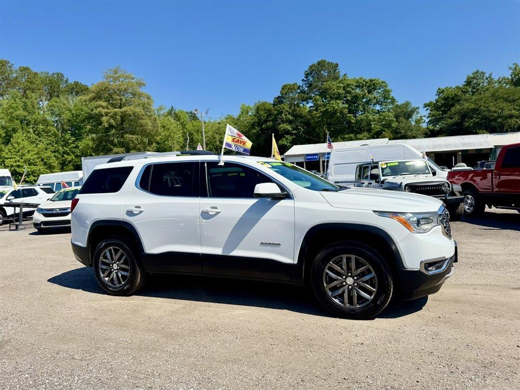 2019 White /Black GMC Acadia (1GKKNULS1KZ) with an 3.6l V6 DI Dohc 3.6l engine, Automatic transmission, located at 745 East Steele Rd., West Columbia, SC, 29170, (803) 755-9148, 33.927212, -81.148483 - Photo#2