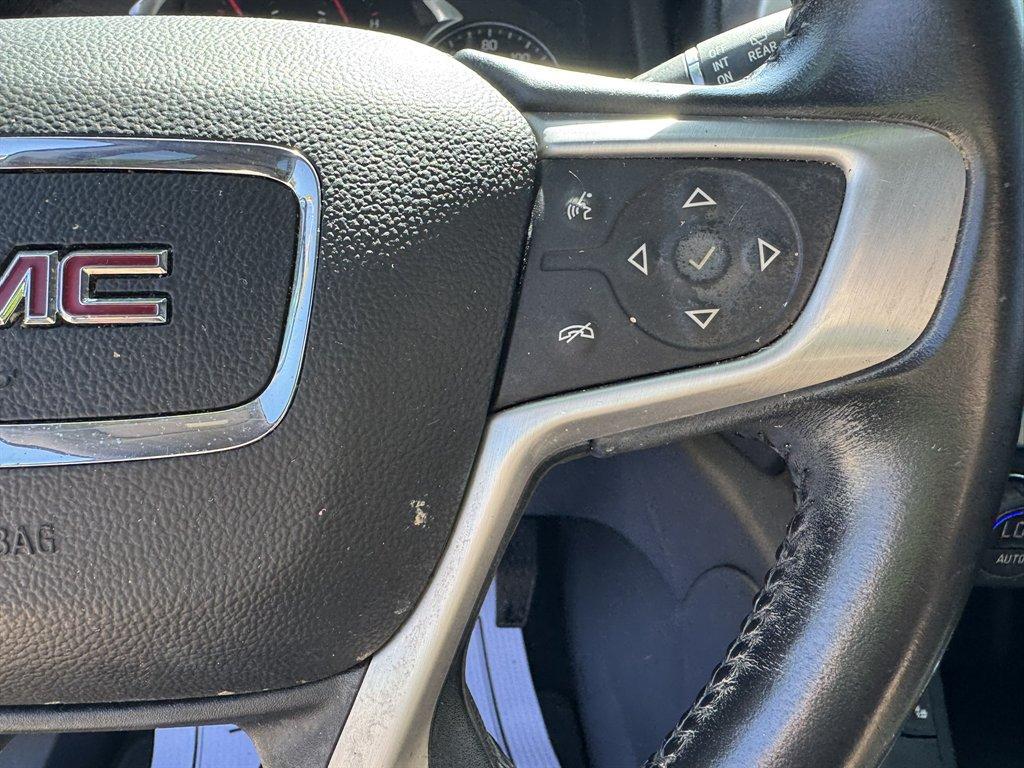 2019 White /Black GMC Acadia (1GKKNULS1KZ) with an 3.6l V6 DI Dohc 3.6l engine, Automatic transmission, located at 745 East Steele Rd., West Columbia, SC, 29170, (803) 755-9148, 33.927212, -81.148483 - Photo#9