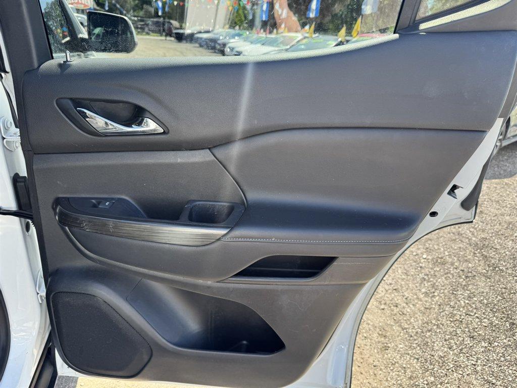 2019 White /Black GMC Acadia (1GKKNULS1KZ) with an 3.6l V6 DI Dohc 3.6l engine, Automatic transmission, located at 745 East Steele Rd., West Columbia, SC, 29170, (803) 755-9148, 33.927212, -81.148483 - Photo#27
