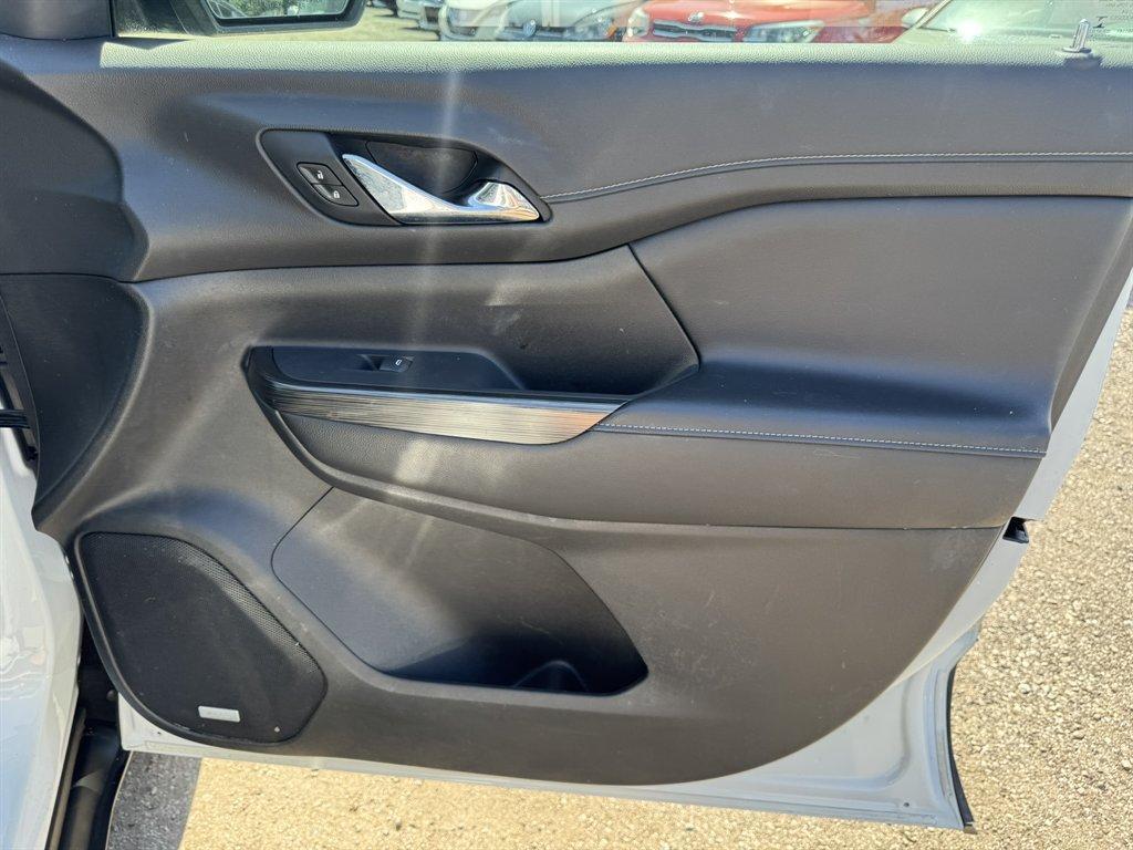 2019 White /Black GMC Acadia (1GKKNULS1KZ) with an 3.6l V6 DI Dohc 3.6l engine, Automatic transmission, located at 745 East Steele Rd., West Columbia, SC, 29170, (803) 755-9148, 33.927212, -81.148483 - Photo#29