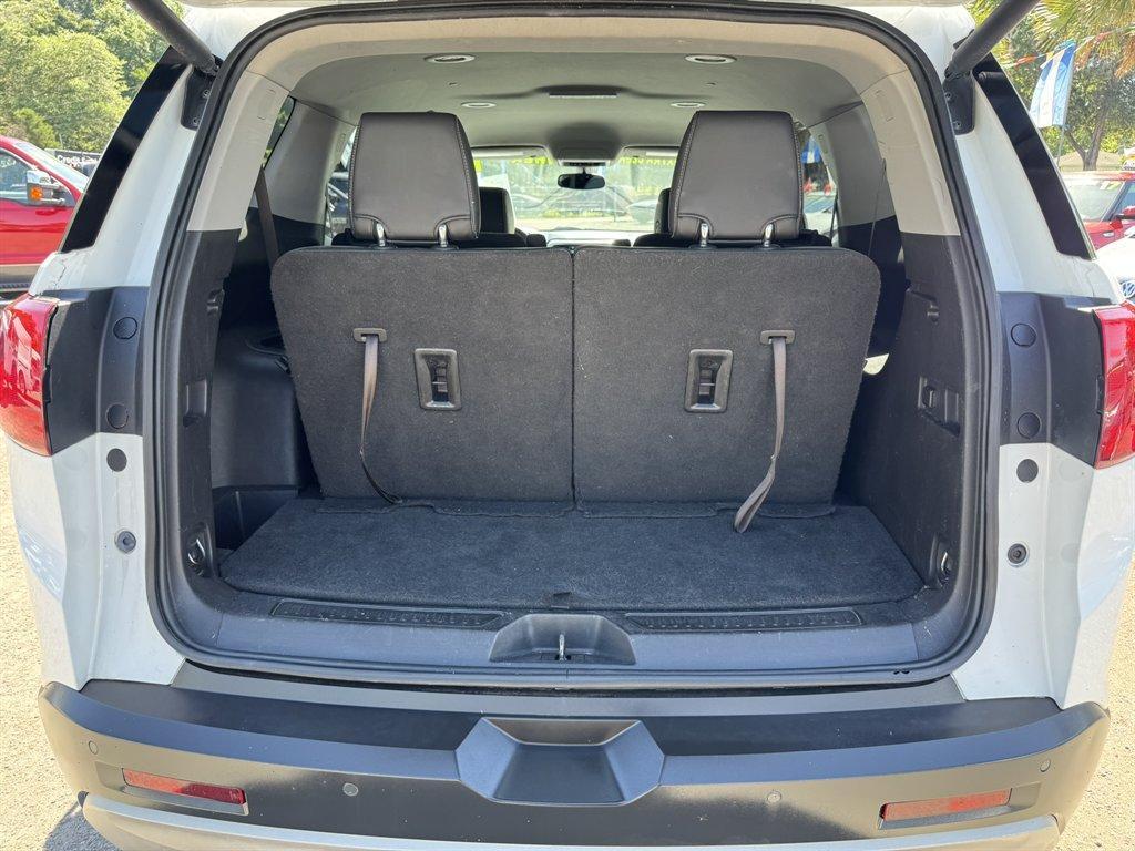 2019 White /Black GMC Acadia (1GKKNULS1KZ) with an 3.6l V6 DI Dohc 3.6l engine, Automatic transmission, located at 745 East Steele Rd., West Columbia, SC, 29170, (803) 755-9148, 33.927212, -81.148483 - Photo#32
