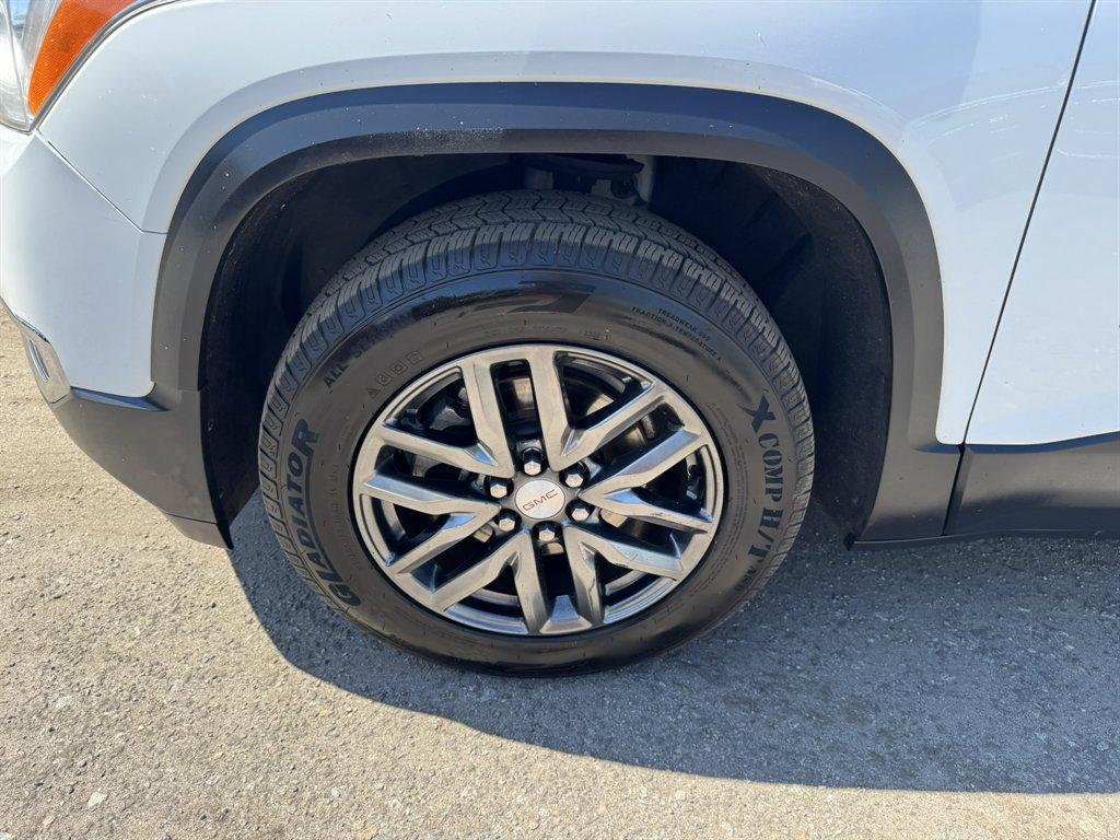 2019 White /Black GMC Acadia (1GKKNULS1KZ) with an 3.6l V6 DI Dohc 3.6l engine, Automatic transmission, located at 745 East Steele Rd., West Columbia, SC, 29170, (803) 755-9148, 33.927212, -81.148483 - Photo#39