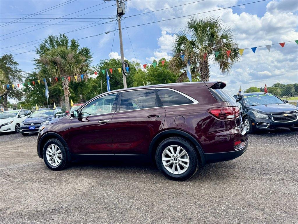 2020 Purple /Black Kia Sorento (5XYPG4A32LG) with an 2.4l I-4 DI Dohc 2.4l engine, Automatic transmission, located at 745 East Steele Rd., West Columbia, SC, 29170, (803) 755-9148, 33.927212, -81.148483 - Photo#5