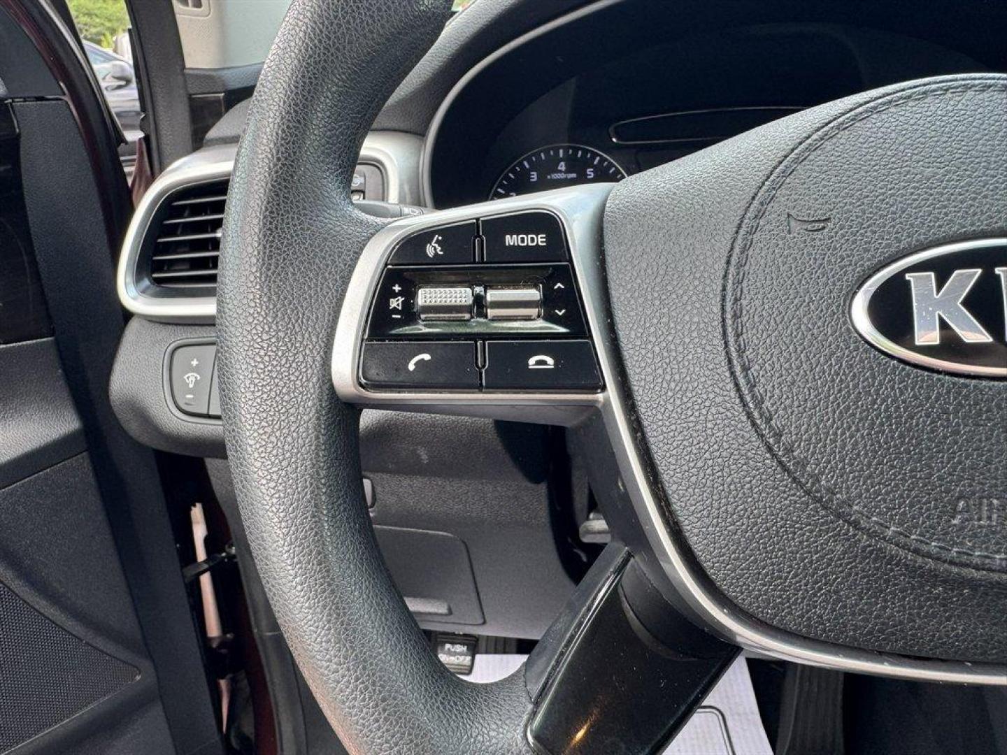 2020 Purple /Black Kia Sorento (5XYPG4A32LG) with an 2.4l I-4 DI Dohc 2.4l engine, Automatic transmission, located at 745 East Steele Rd., West Columbia, SC, 29170, (803) 755-9148, 33.927212, -81.148483- Photo#8