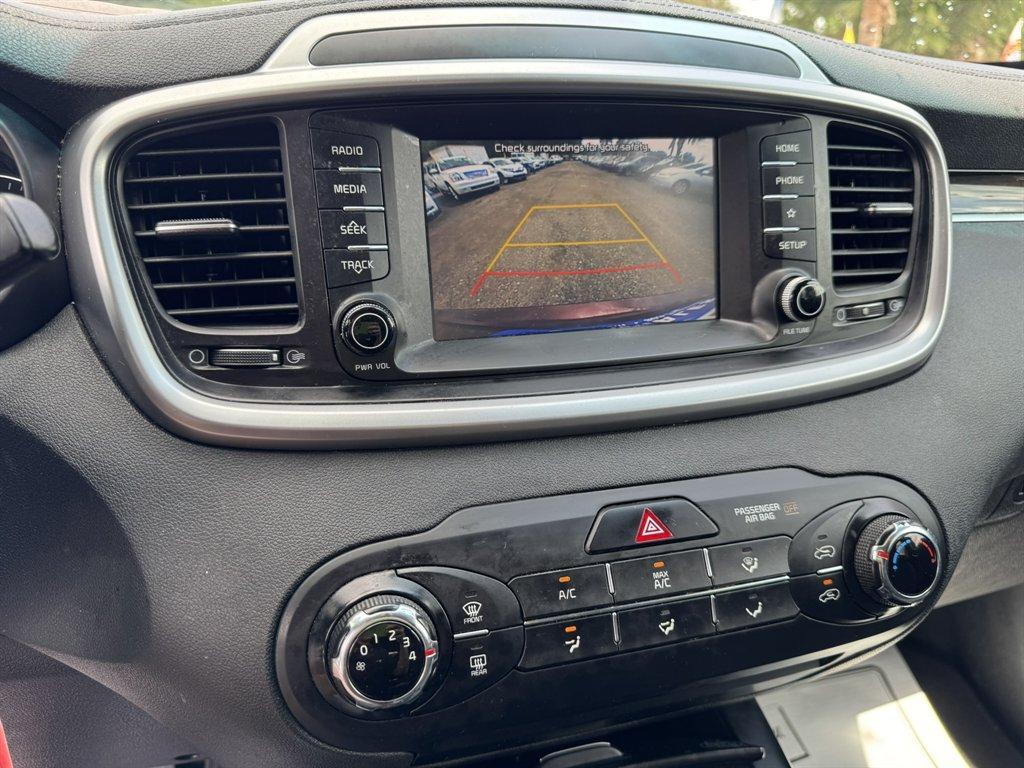 2020 Purple /Black Kia Sorento (5XYPG4A32LG) with an 2.4l I-4 DI Dohc 2.4l engine, Automatic transmission, located at 745 East Steele Rd., West Columbia, SC, 29170, (803) 755-9148, 33.927212, -81.148483 - Photo#13