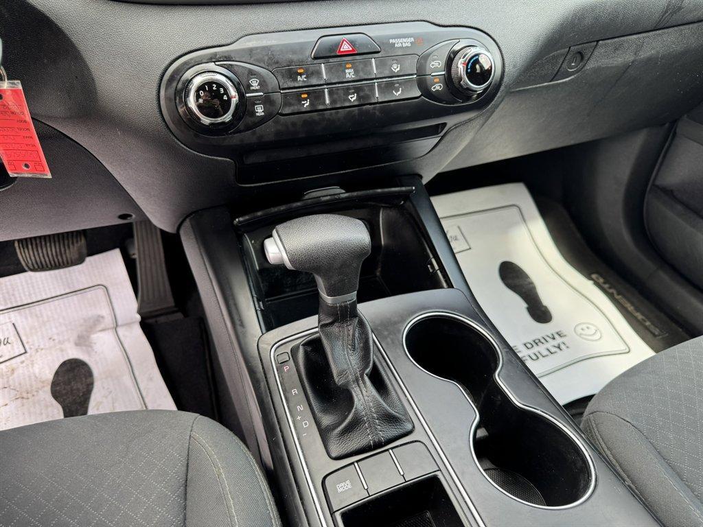 2020 Purple /Black Kia Sorento (5XYPG4A32LG) with an 2.4l I-4 DI Dohc 2.4l engine, Automatic transmission, located at 745 East Steele Rd., West Columbia, SC, 29170, (803) 755-9148, 33.927212, -81.148483 - Photo#14