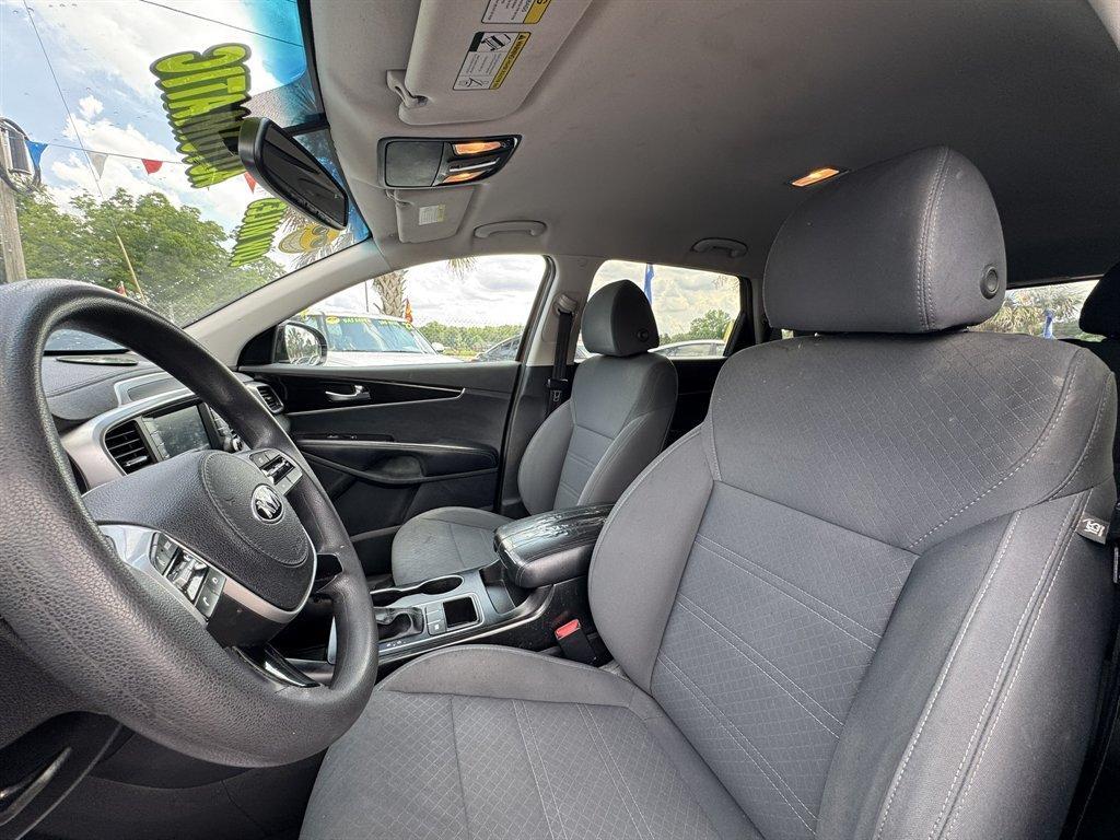 2020 Purple /Black Kia Sorento (5XYPG4A32LG) with an 2.4l I-4 DI Dohc 2.4l engine, Automatic transmission, located at 745 East Steele Rd., West Columbia, SC, 29170, (803) 755-9148, 33.927212, -81.148483 - Photo#18