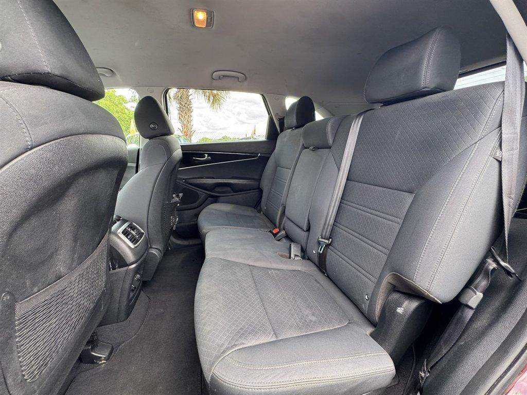2020 Purple /Black Kia Sorento (5XYPG4A32LG) with an 2.4l I-4 DI Dohc 2.4l engine, Automatic transmission, located at 745 East Steele Rd., West Columbia, SC, 29170, (803) 755-9148, 33.927212, -81.148483 - Photo#20