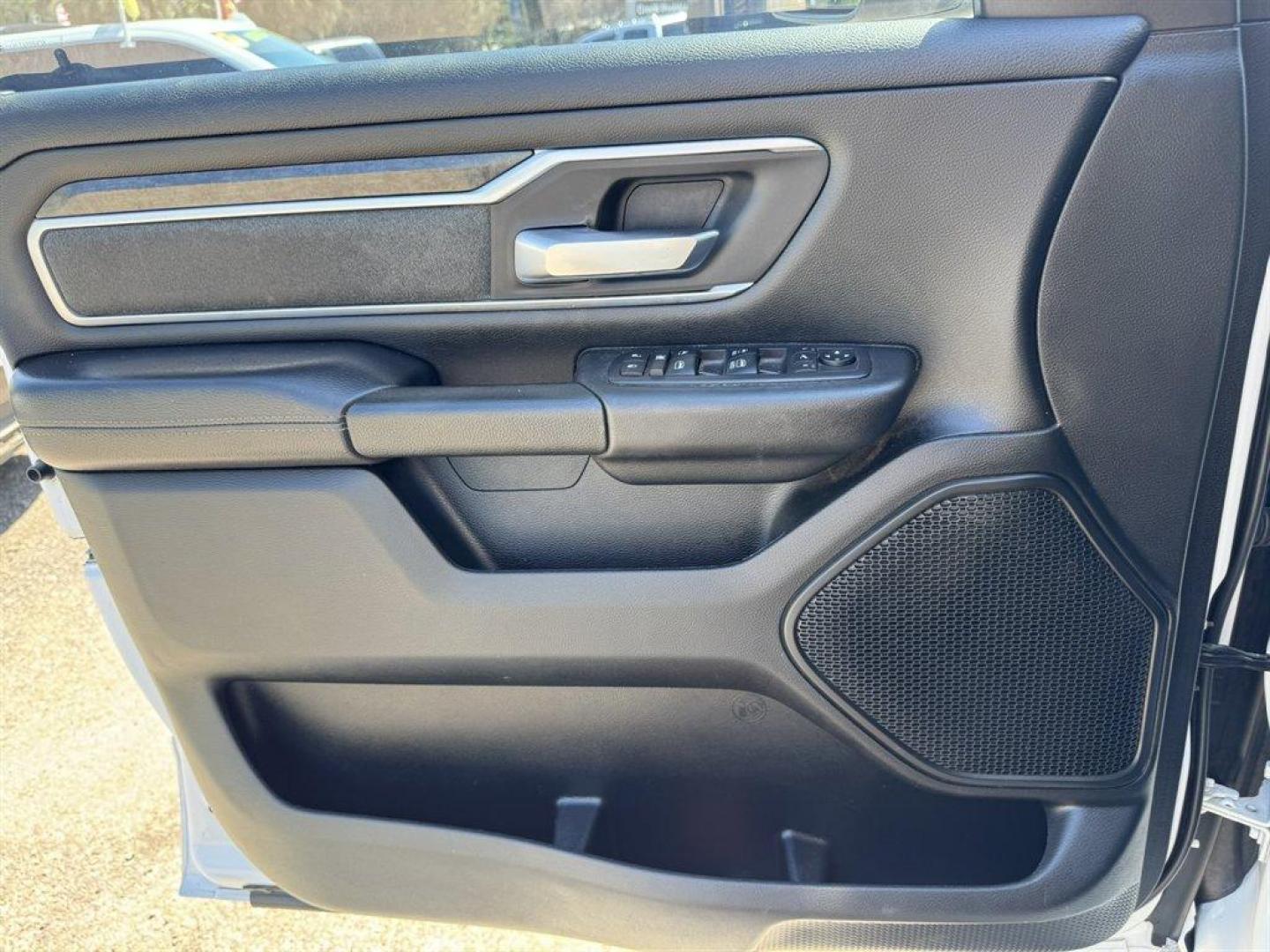 2019 White /Grey Ram 1500 (1C6RREFT7KN) with an 5.7l V8 Smpi Hemi 5.7l engine, Automatic transmission, located at 745 East Steele Rd., West Columbia, SC, 29170, (803) 755-9148, 33.927212, -81.148483- Photo#17