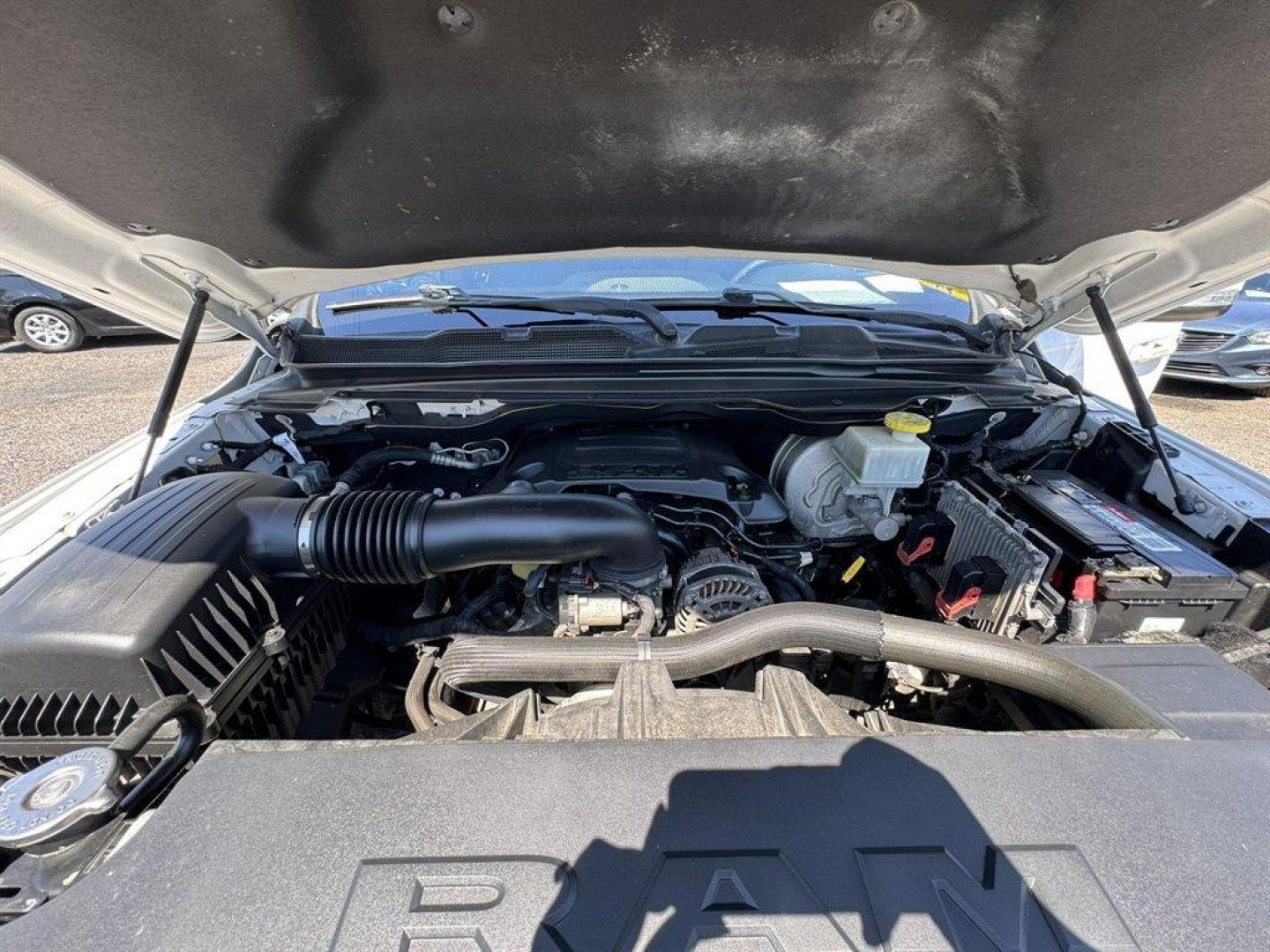 2019 White /Grey Ram 1500 (1C6RREFT7KN) with an 5.7l V8 Smpi Hemi 5.7l engine, Automatic transmission, located at 745 East Steele Rd., West Columbia, SC, 29170, (803) 755-9148, 33.927212, -81.148483- Photo#29