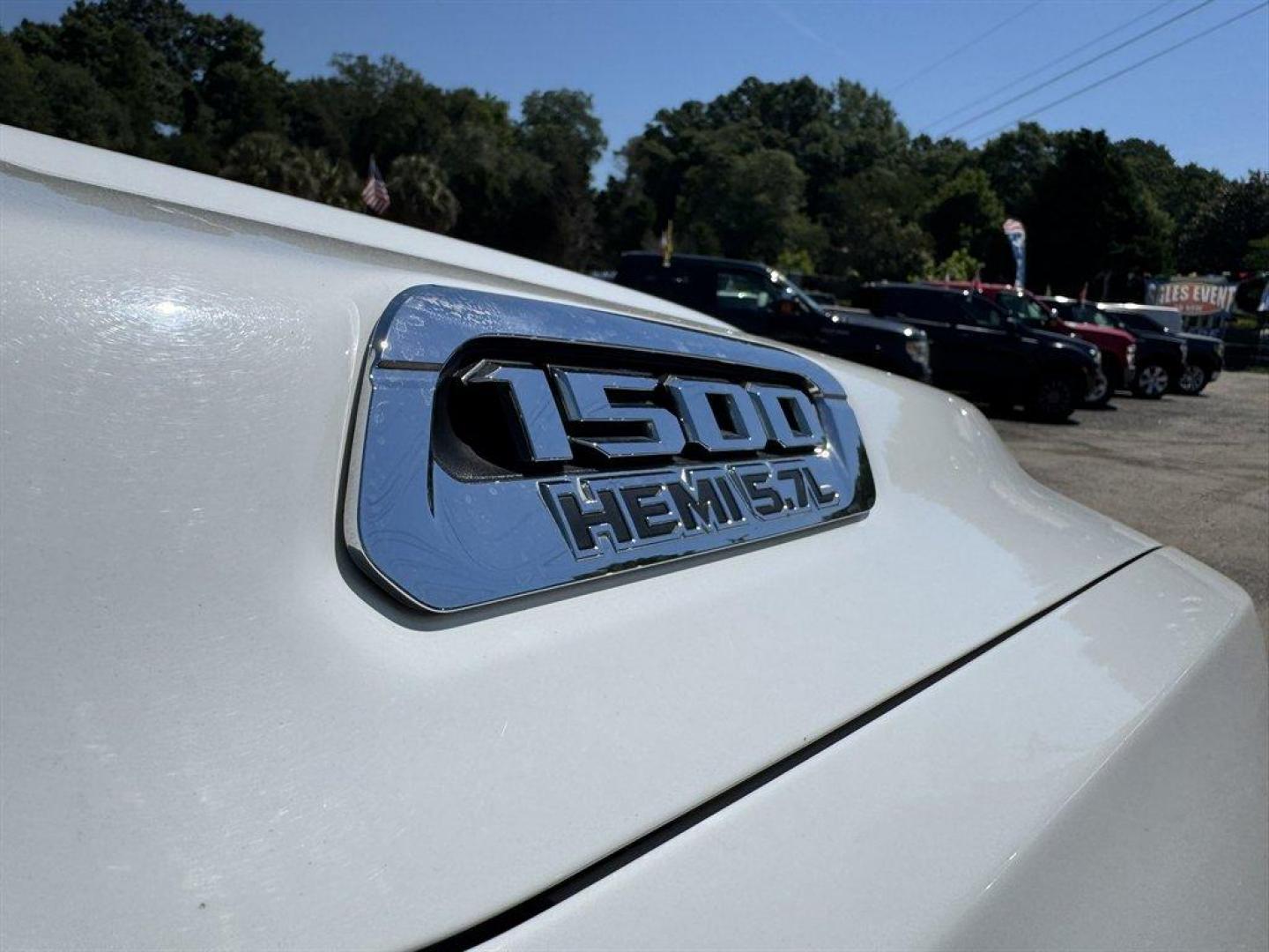 2019 White /Grey Ram 1500 (1C6RREFT7KN) with an 5.7l V8 Smpi Hemi 5.7l engine, Automatic transmission, located at 745 East Steele Rd., West Columbia, SC, 29170, (803) 755-9148, 33.927212, -81.148483- Photo#31