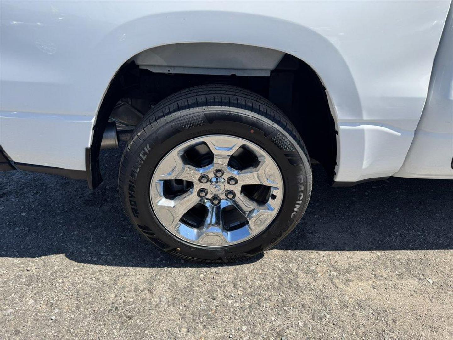 2019 White /Grey Ram 1500 (1C6RREFT7KN) with an 5.7l V8 Smpi Hemi 5.7l engine, Automatic transmission, located at 745 East Steele Rd., West Columbia, SC, 29170, (803) 755-9148, 33.927212, -81.148483- Photo#33