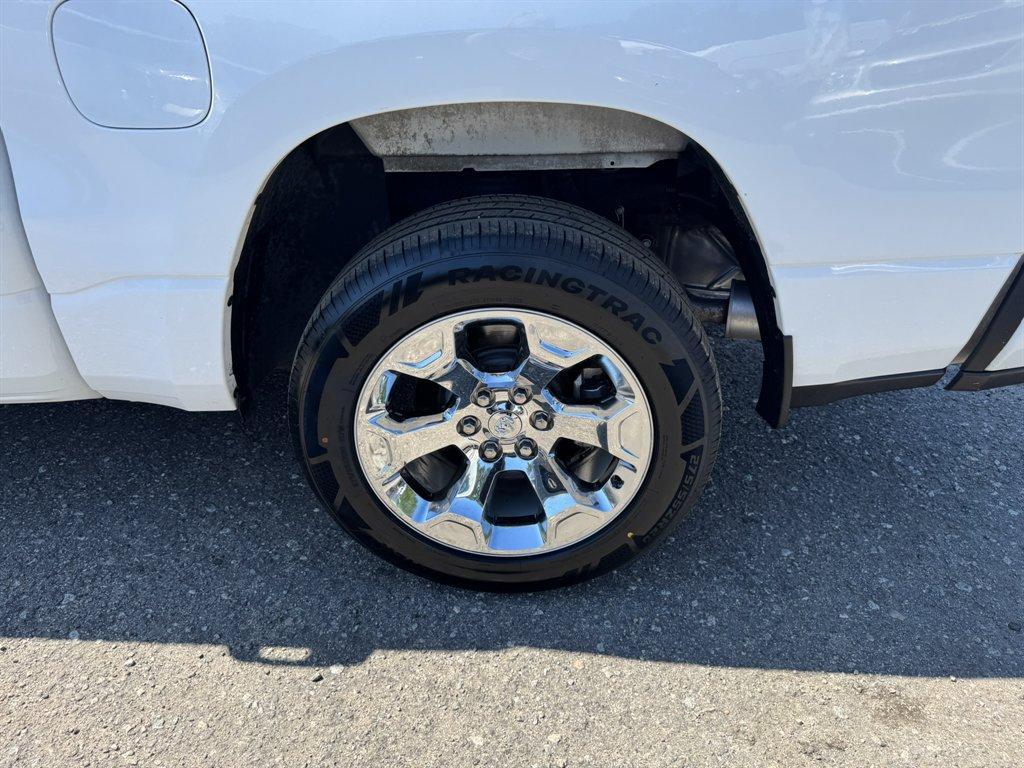 2019 White /Grey Ram 1500 (1C6RREFT7KN) with an 5.7l V8 Smpi Hemi 5.7l engine, Automatic transmission, located at 745 East Steele Rd., West Columbia, SC, 29170, (803) 755-9148, 33.927212, -81.148483 - Photo#34
