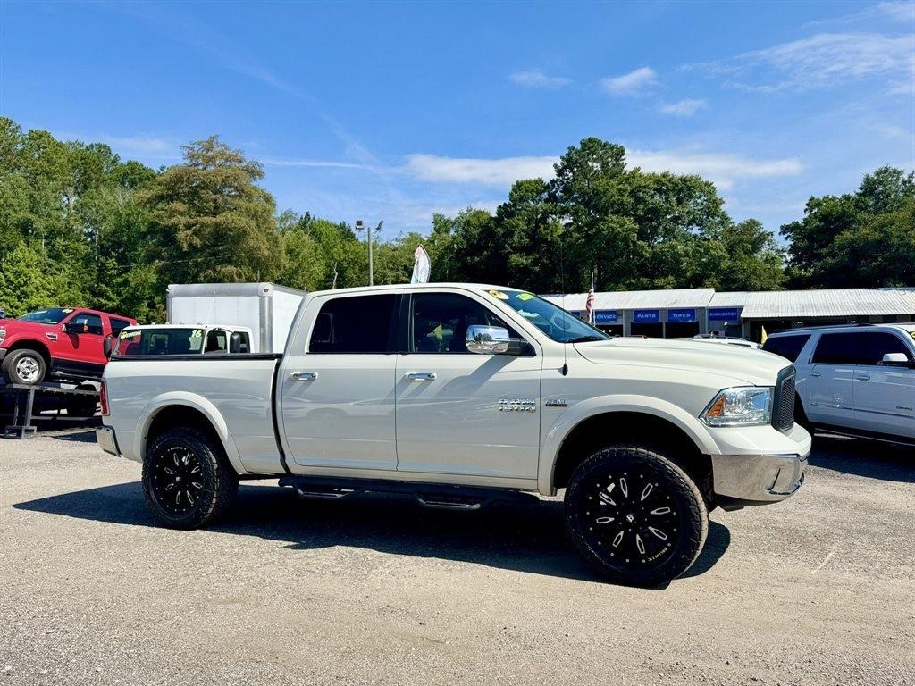 2016 White /Black Ram 1500 (1C6RR7VT5GS) with an 5.7l V8 Smpi Hemi 5.7l engine, Automatic transmission, located at 745 East Steele Rd., West Columbia, SC, 29170, (803) 755-9148, 33.927212, -81.148483- Photo#2