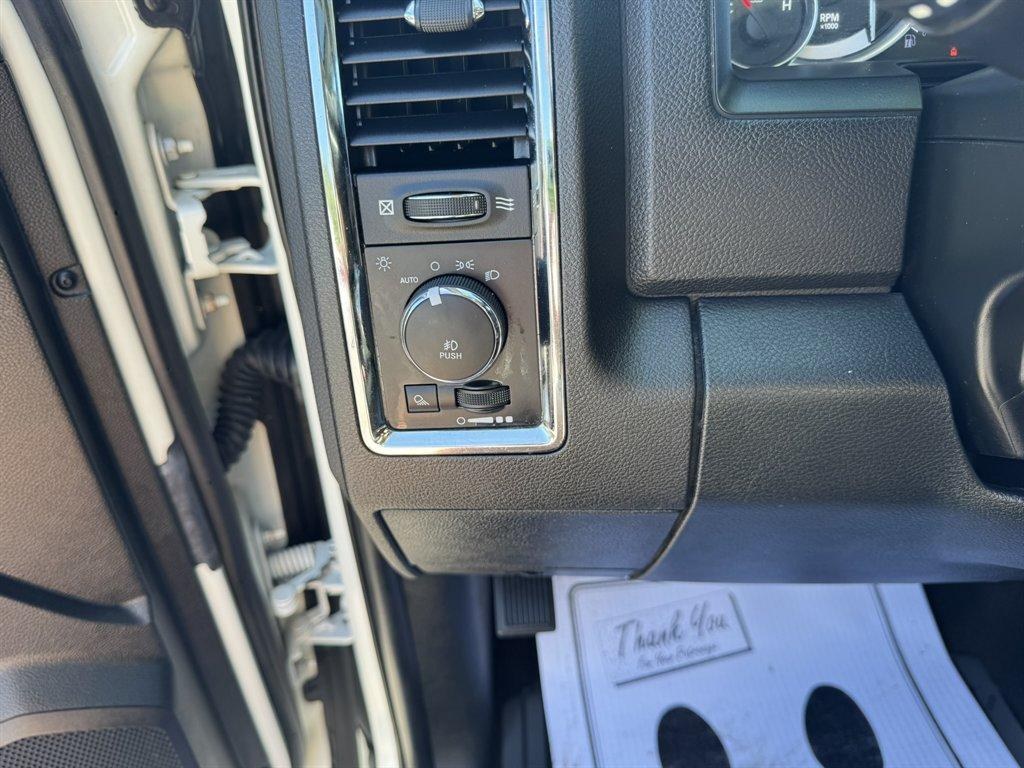 2016 White /Black Ram 1500 (1C6RR7VT5GS) with an 5.7l V8 Smpi Hemi 5.7l engine, Automatic transmission, located at 745 East Steele Rd., West Columbia, SC, 29170, (803) 755-9148, 33.927212, -81.148483- Photo#17