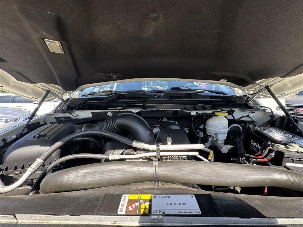 2016 White /Black Ram 1500 (1C6RR7VT5GS) with an 5.7l V8 Smpi Hemi 5.7l engine, Automatic transmission, located at 745 East Steele Rd., West Columbia, SC, 29170, (803) 755-9148, 33.927212, -81.148483- Photo#33