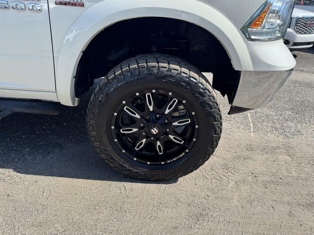 2016 White /Black Ram 1500 (1C6RR7VT5GS) with an 5.7l V8 Smpi Hemi 5.7l engine, Automatic transmission, located at 745 East Steele Rd., West Columbia, SC, 29170, (803) 755-9148, 33.927212, -81.148483- Photo#34